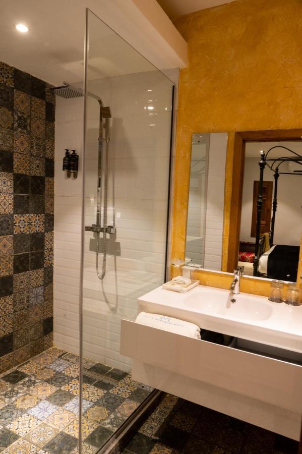 Villa Monument Hotel Aliayabiagba Bagian luar foto